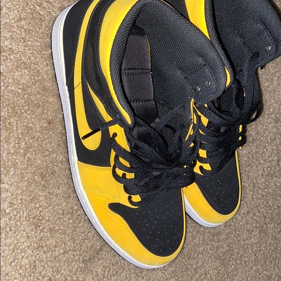 Shoes - Picture 3 of 4